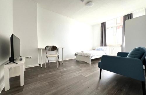 Neumuenster Apartment | Convenient Work&Stay Near the City Center