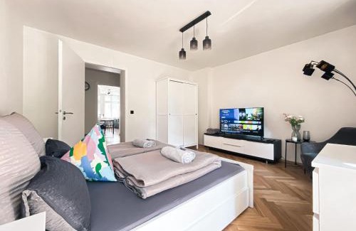 Zentrum-Sued Apartment | Central Vacation Apartment with Parking and Balcony