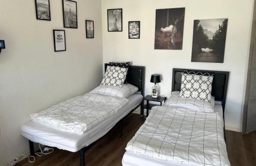 Marienthal Ost Apartment | Stylish Apartment with Free WiFi & Netflix Near Train Station
