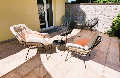 Villach Condo | Ideal Stay in Villach: Ocean Views & Family-Friendly Amenities