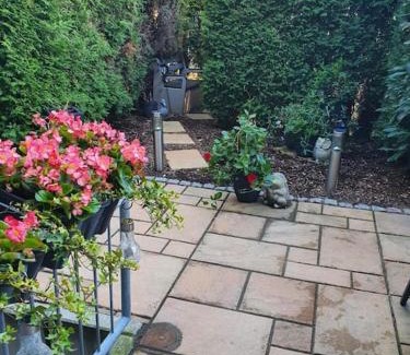 Ratingen Apartment | Convenient Messe Apartment with Garden & Parking Access