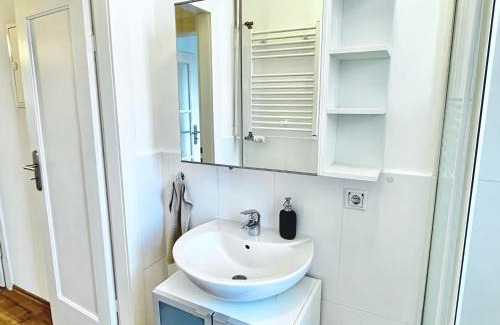 Mitte Apartment | Central City Apartment for 4 with Kitchen & Living Room