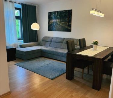 Chemnitz Apartment | Modern Zentrum 2R: Child-Friendly Stay with WiFi