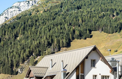 Andermatt Apartment | Discover Comfort at Zentrum Apartment with Spa & Hot Tub