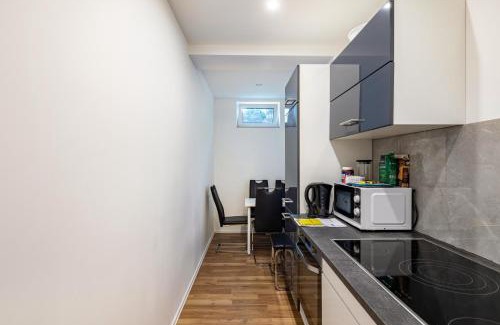 Waldau Apartment | Family-Friendly Getaway at Zentrum Kassel with Hot Tub