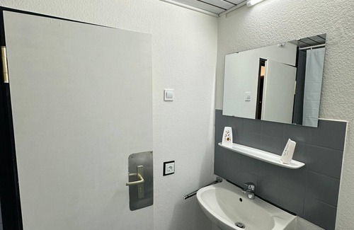Karlsruhe City Centre Apartment | Prime Location: 1-Bedroom Apartment with Breakfast Included