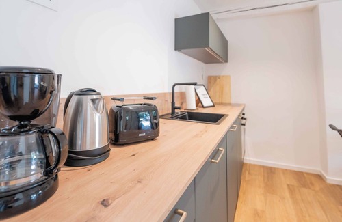 Speyer Apartment | Modern Ferienwohnung "Kaiserbleibe" with Relaxing Terrace