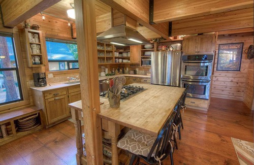 Zephyr Cove Cabin | Pet-Friendly Zephyr Cove with Hot Tub & Scenic Views