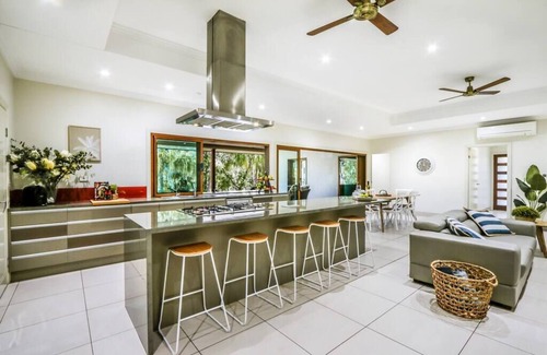 Agnes Water House | Relax at Zephyr - Sunrise with Oceanfront Views