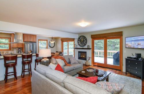 Truckee House | Inviting Zermatt Getaway with Ocean View and Pool Access