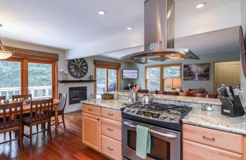 Truckee House | Inviting Zermatt Getaway with Ocean View and Pool Access