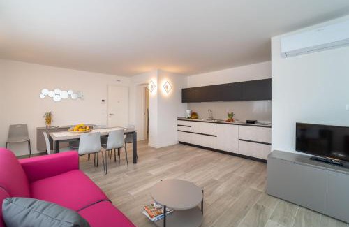 Lignano Sabbiadoro Apartment | Discover Zero5: Beachfront Bliss with Ocean Views