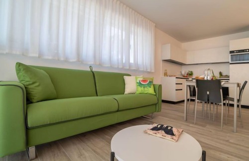 Lignano Sabbiadoro Apartment | Oceanfront Zero5 Residence with Spa & Pet-Friendly Amenities