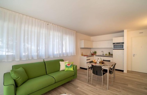 Lignano Sabbiadoro Apartment | Oceanfront Zero5 Residence with Spa & Pet-Friendly Amenities