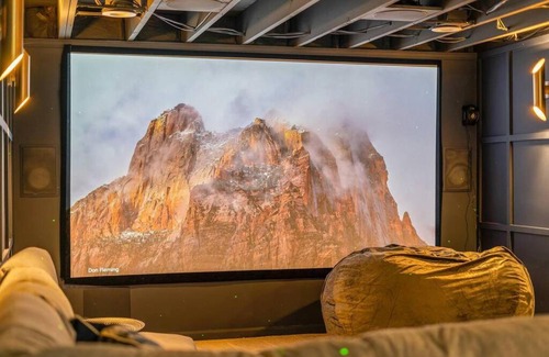 Indianapolis Villa | Explore Zestlife: Themed Rooms with Oceanfront Pool