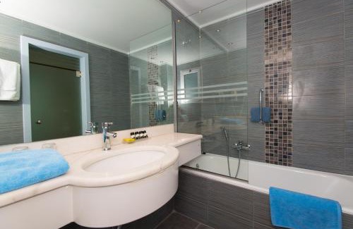 Markopoulo Mesogaias Hotel | Elegant Dolce by Wyndham Athens: Private Beach & Spa Retreat