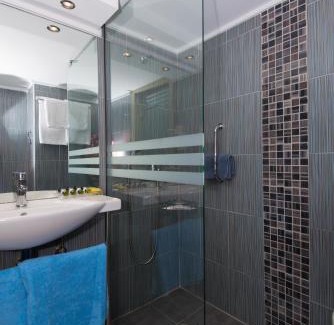 Markopoulo Mesogaias Hotel | Elegant Dolce by Wyndham Athens: Private Beach & Spa Retreat