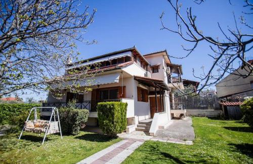 Aiginion Apartment | Enchanting Zeusplace Magic Traditional Villa with Hot Tub