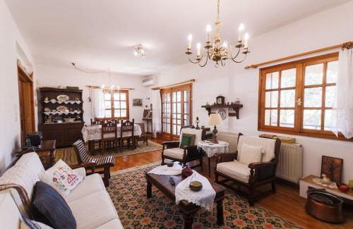 Aiginion Apartment | Enchanting Zeusplace Magic Traditional Villa with Hot Tub