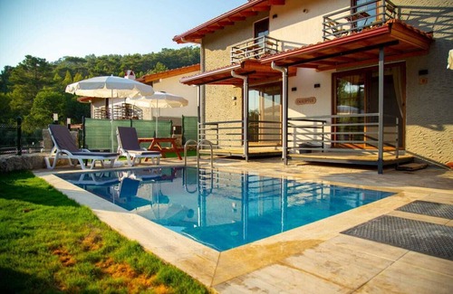 Ula Villa | Relaxing Zeytin Gokce Rentals with Pool and Pet-Friendly Options