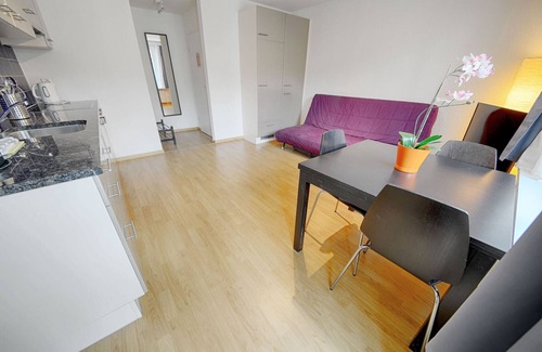 Center Apartment | Discover Comfort at ZH Bordeaux - Letzigrund HITrental