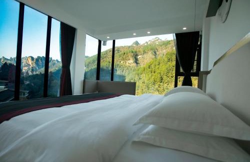 Wulingyuan House | Experience Zhang Jia Jie Forest Park Dream with Pool & Breakfast