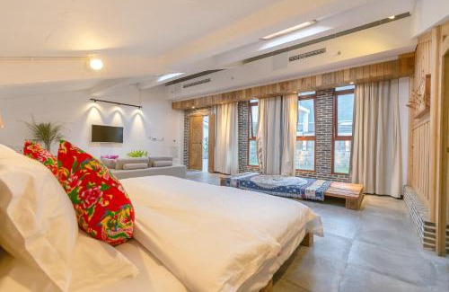 Wulingyuan House | Explore Comfort at Zhangjiajie Maosao Inn with Pool & Hot Tub