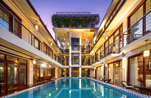 Wulingyuan House | Explore Comfort at Zhangjiajie Maosao Inn with Pool & Hot Tub