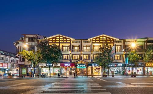 Wulingyuan House | Explore Comfort at Zhangjiajie Maosao Inn with Pool & Hot Tub