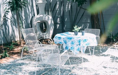 Boksburg Apartment | Child-Friendly Retreat at Zhantique Airport Guest House