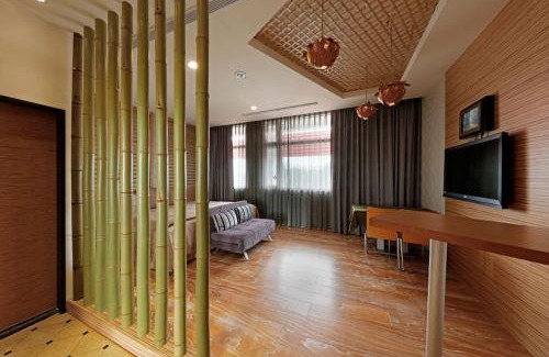 Caotun Hotel | Discover Zhi Da Craft Service Guest House with Great Amenities