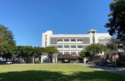 Caotun Hotel | Discover Zhi Da Craft Service Guest House with Great Amenities