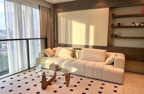 Jing'an Apartment | Premier ZHome-Deplex Apartment Near The Bund - 10/10 Rated