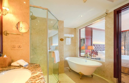 East District Hotel | Convenient Zhongshan Junchuang Century Hotel with Breakfast