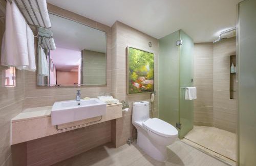 Baiyun Hotel | Discover Zhongyi Hotel Near Feixiang Park Metro Station
