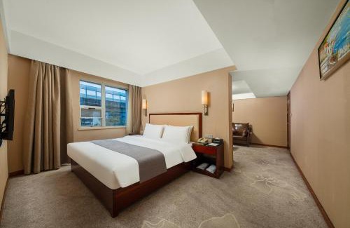 Baiyun Hotel | Discover Zhongyi Hotel Near Feixiang Park Metro Station