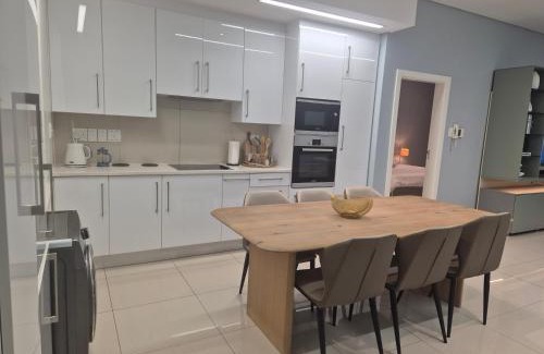 Gaborone Apartment | Zhou Hotels Itowers