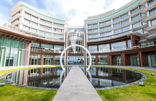 Xiangzhou District Hotel | Experience Relaxation at Zhuhai Dong'ao Island Marriott Resort