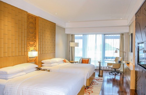 Zhuhai Jida Hotel | Experience Comfort at Zhuhai Marriott Hotel with Pool & Spa