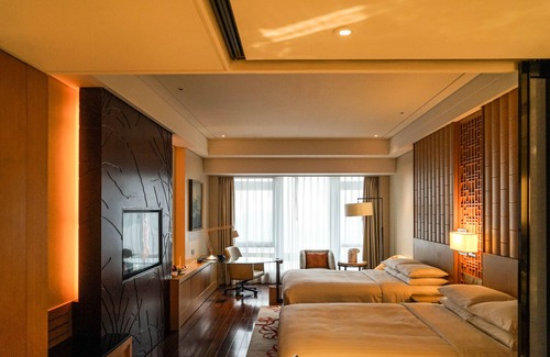 Zhuhai Jida Hotel | Experience Comfort at Zhuhai Marriott Hotel with Pool & Spa