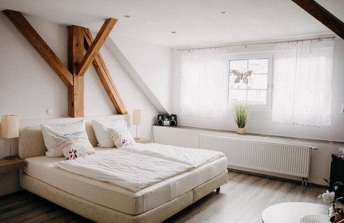Wachenheim an der Weinstrasse Bed & Breakfast | Experience Comfort at Zimmer5 - Altstadt-residenz