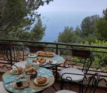 Cersuta Bed & Breakfast | Family-Friendly Retreat at Zia Yaya - Rated 10/10 by Guests