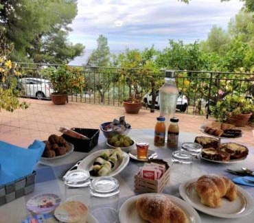 Cersuta Bed & Breakfast | Family-Friendly Retreat at Zia Yaya - Rated 10/10 by Guests