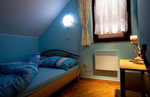 Trebnje House | Inviting Zidanica Meglič - Vineyard Cottage with Family Amenities