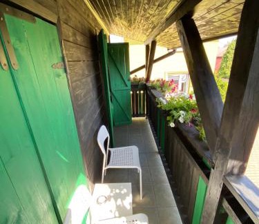 Spytkowice Apartment | Cozy Zielone Okiennice: Family-Friendly Stay with Breakfast