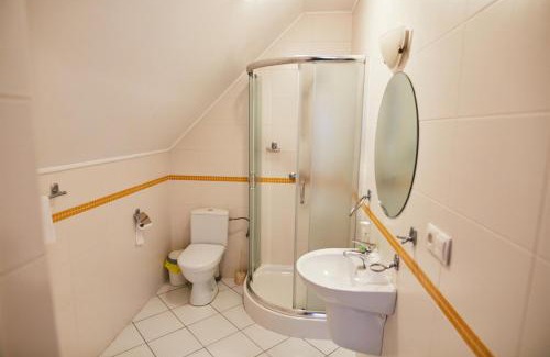 gmina Rzekun Hotel | Inviting Zielony Zakątek: Family-Friendly with Pool & Dining