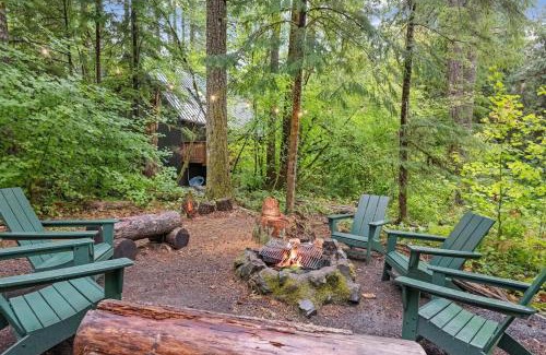 Rhododendron House | Nature Retreat at ZigZag Basecamp: Cozy Cabin with Hot Tub