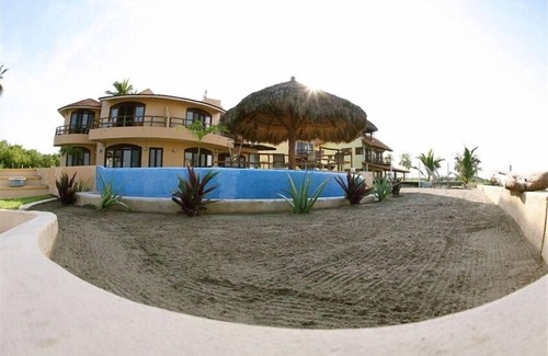 Saladita House | Beachfront Escape: La Saladita Retreat in Zihuatanejo