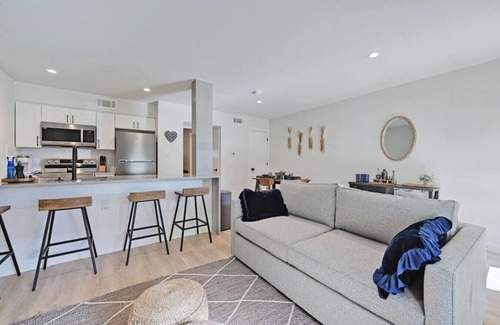 Barton Hills House | Unforgettable Zilker Bungalow - Pet Friendly & Family Ready