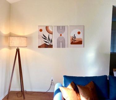 Barton Hills House | Zilker Home 3 Bedroom 2 Bath with Backyard